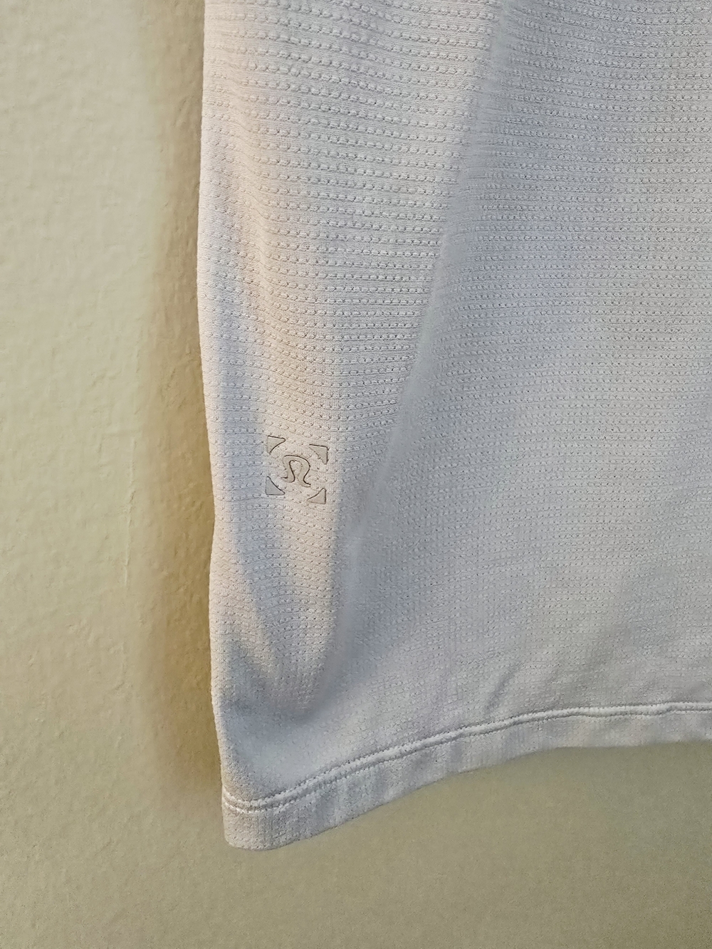 Light Gray Performance Short-Sleeve Men's Shirt Reflective Running - Picture 6 of 6